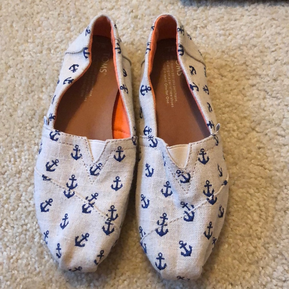 NEVER WORN Toms
